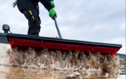 HAIDL Flachdach-Schieber zur Flachdachreinigung